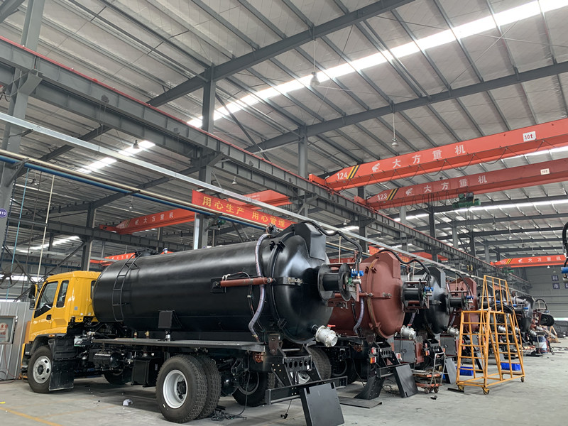 sewage suction truck