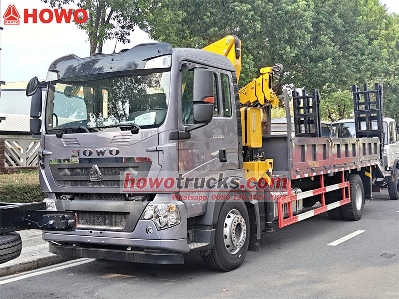 Howo 4x2 truck with 6T knuckle crane