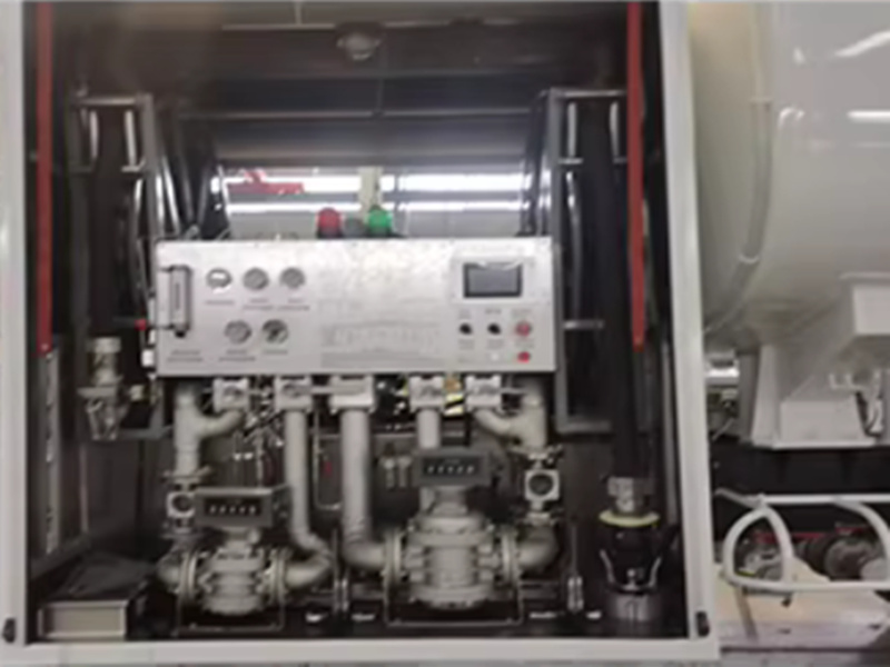 HOWO 10 wheeler jet fuel tanker truck for sale