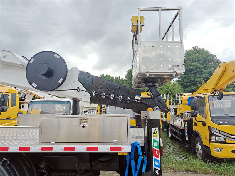 Howo 4x2 22m aerial platform truck