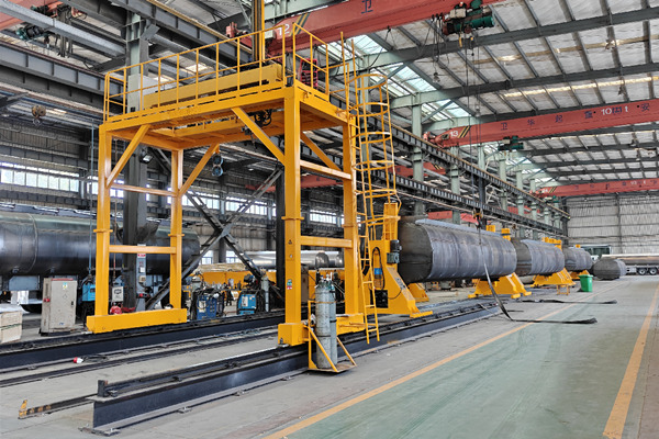 Automatic fuel tanker welding machine