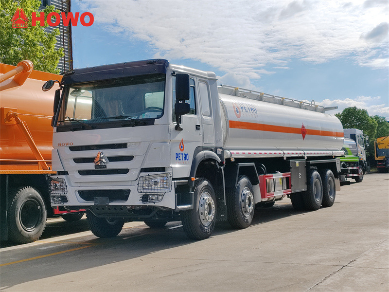 Sinotruk HOWO 8X4 Fuel Tank Truck for Sale