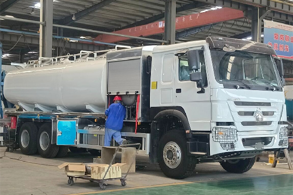 HOWO HW76 aircraft fuel bowser for production