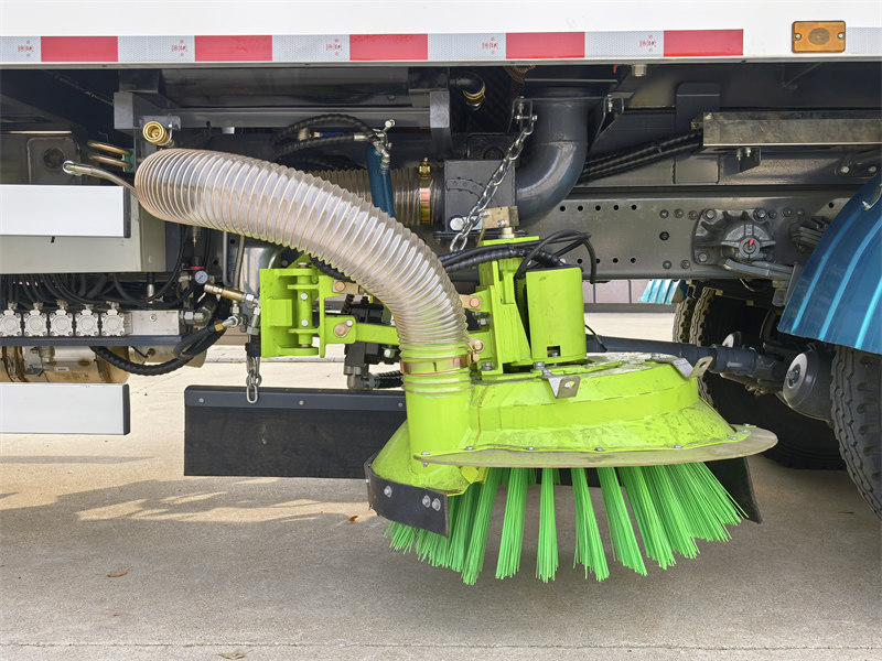 HOWO cleaning sweeper truck