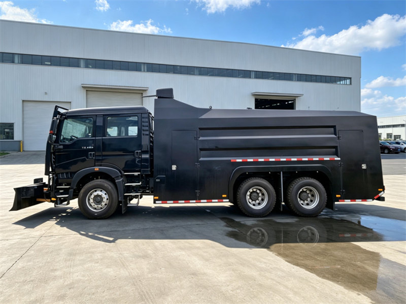 HOWO fire fighting roit truck