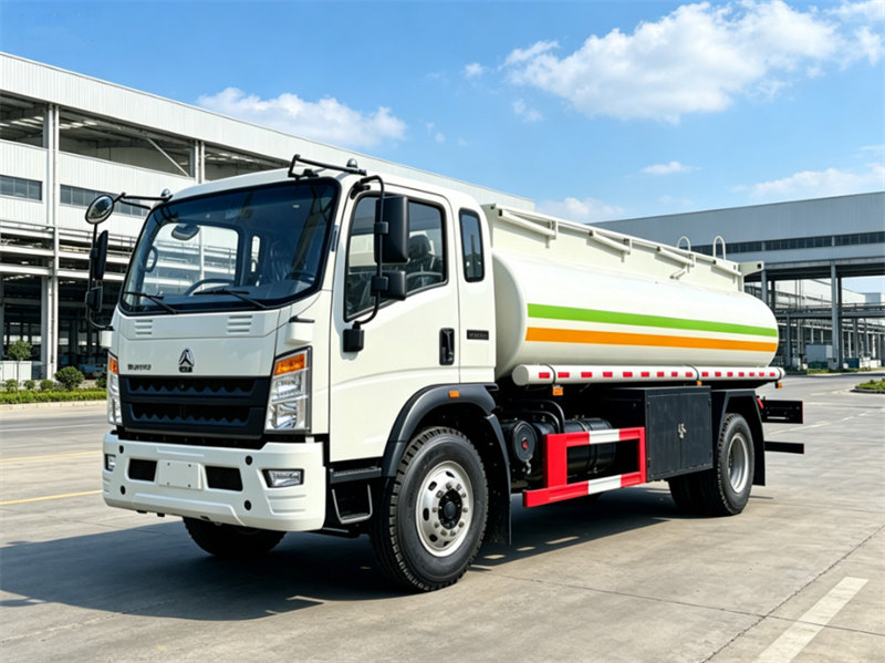 HOWO light 8000L fuel tank truck