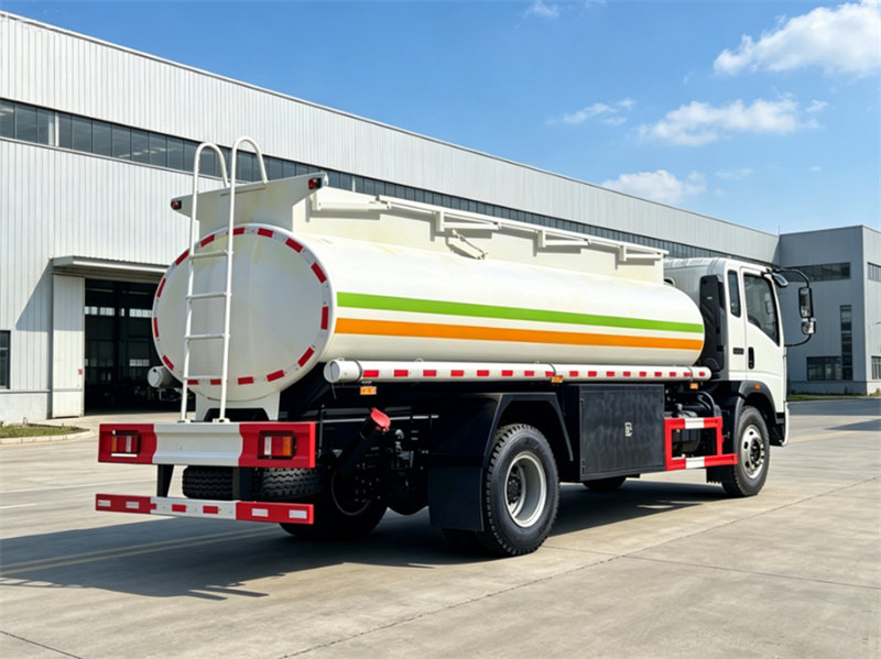 HOWO light 8000L fuel tank truck