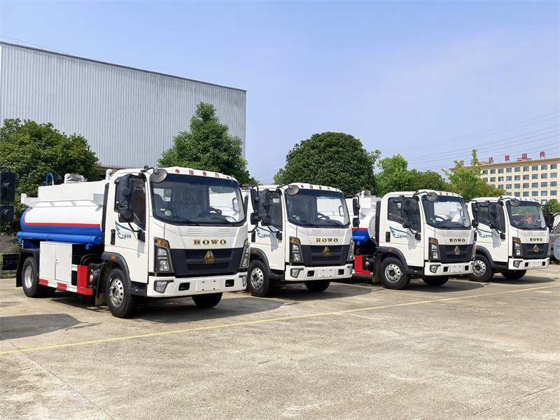 HOWO light 5000L fuel tank truck HOWO light 5000L fuel tank truck