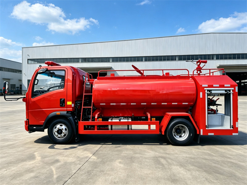 HOWO fire water truck