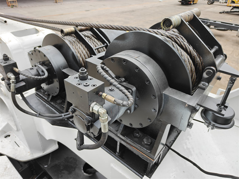 HOWO 8&times;4 50-ton rotator towing truck