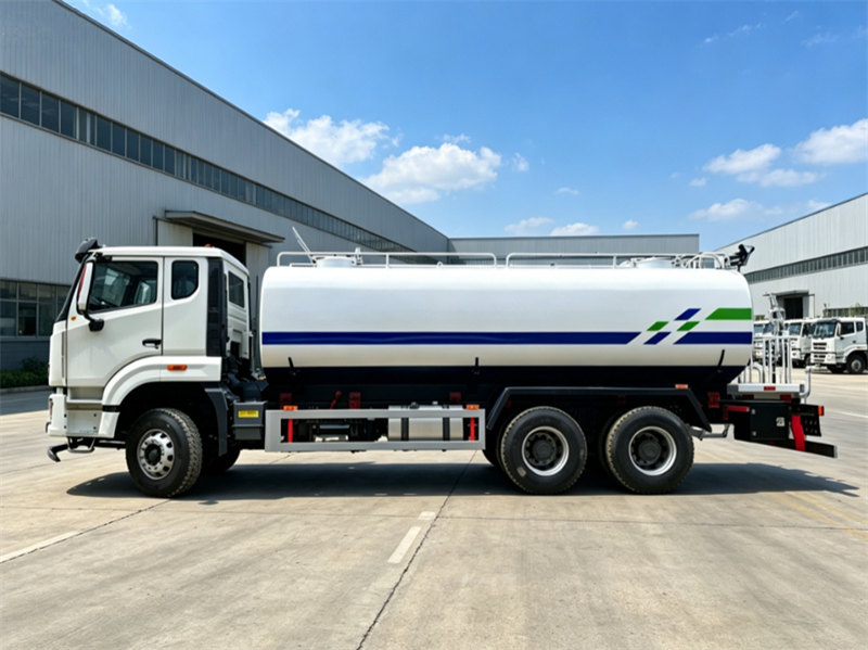 HOWO NX 20000L water tank truck