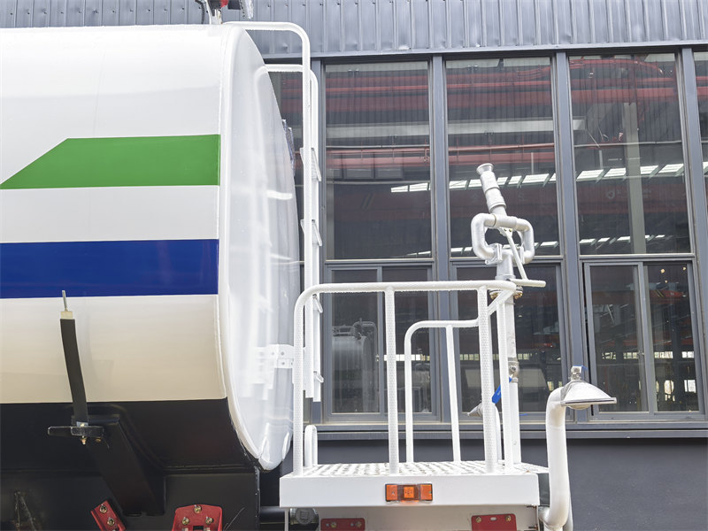 HOWO NX 20000L water tank truck